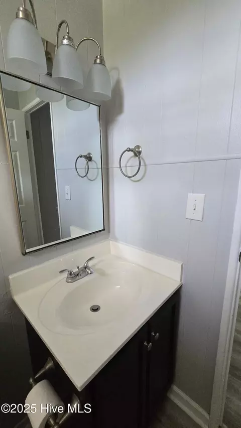 Bath - 18 Crown Point Rd, Hubert, NC 28539 photo 6 of 6