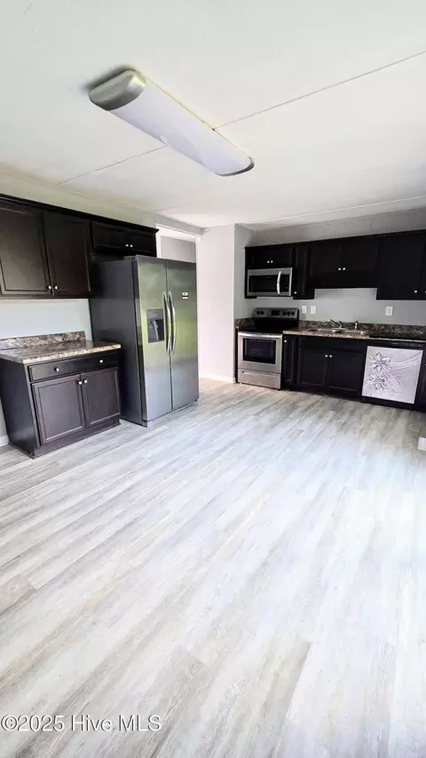 Kitchen - 18 Crown Point Rd, Hubert, NC 28539 photo 1 of 2