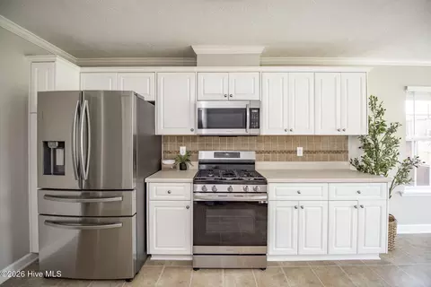 Kitchen - 702 Wickham Dr, Evans, GA 30809 photo 6 of 7