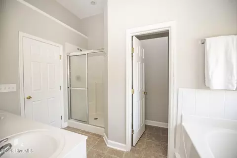 Bath - 702 Wickham Dr, Evans, GA 30809 photo 3 of 3
