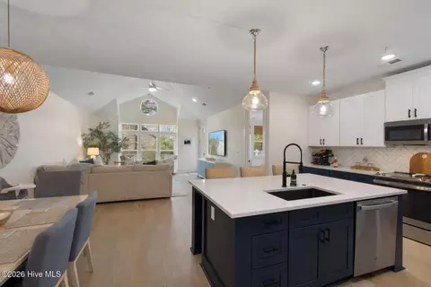 2537 St James Dr SE #1108, Southport, NC 28461