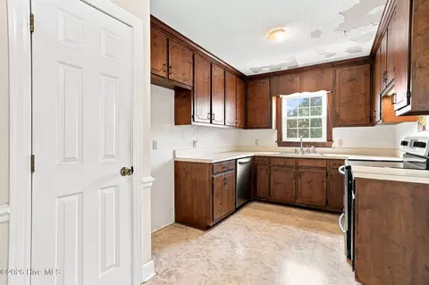 Kitchen - 9438 Colonial Dr, Middlesex, NC 27557 photo 1 of 2
