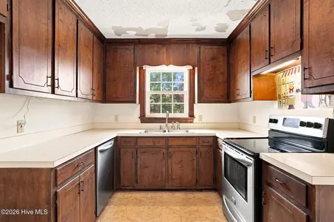 Kitchen - 9438 Colonial Dr, Middlesex, NC 27557 photo 2 of 2