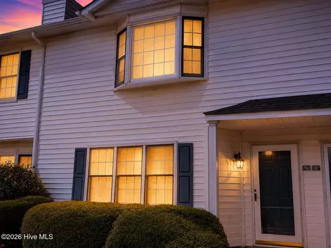 3803 Sterling Pointe Dr, Winterville, NC 28590