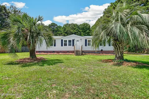 102 Seabird Ln, Sneads Ferry, NC 28460