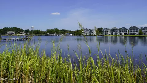 209 Laguna Ln, Jacksonville, NC 28540