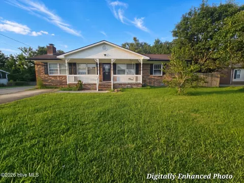 13 Collins Dr, Midway Park, NC 28544