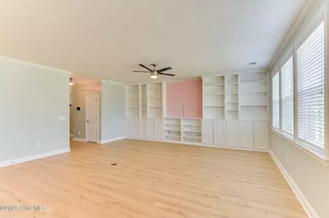 Living - 1047 Glenhaven Dr, Evans, GA 30809 photo 3 of 6