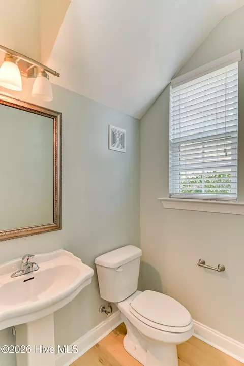 Bath - 1047 Glenhaven Dr, Evans, GA 30809 photo 1 of 3