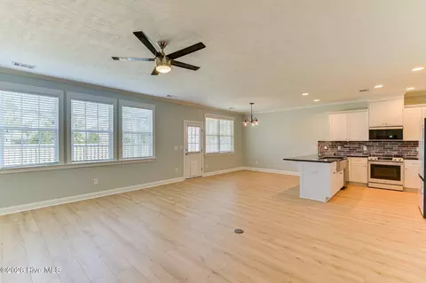 Living - 1047 Glenhaven Dr, Evans, GA 30809 photo 1 of 6