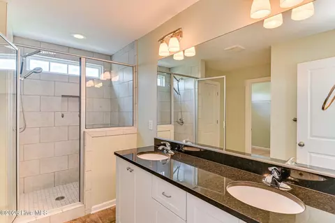 Bath - 1047 Glenhaven Dr, Evans, GA 30809 photo 2 of 3