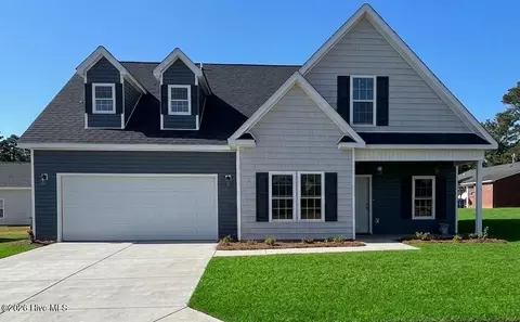 404 Earl St, Clinton, NC 28328