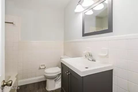Bath - 602 Heard Ave, Augusta, GA 30904 photo 2 of 2