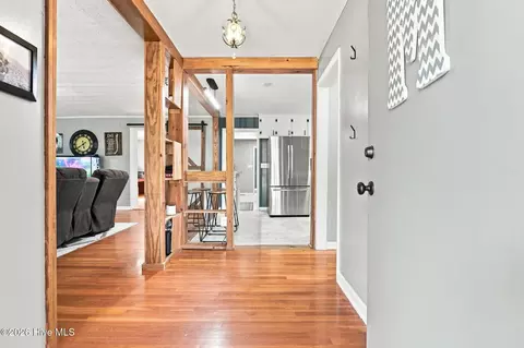 Entry Way - 1105 Oak Ave, Hamlet, NC 28345 photo 1 of 2