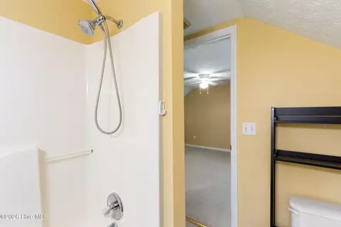 Bath - 21 Grand Rdg, Murphy, NC 28906 photo 6 of 7