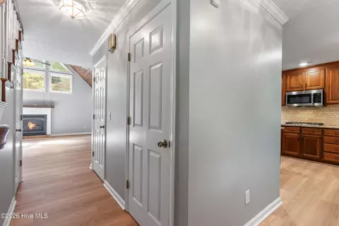 Entry Way - 21 Grand Rdg, Murphy, NC 28906 photo 2 of 11