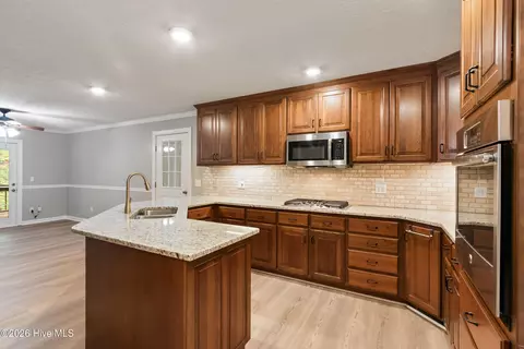Kitchen - 21 Grand Rdg, Murphy, NC 28906 photo 2 of 5