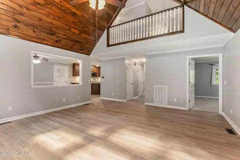 Living - 21 Grand Rdg, Murphy, NC 28906 photo 4 of 5