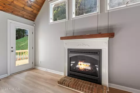 Living - 21 Grand Rdg, Murphy, NC 28906 photo 3 of 5