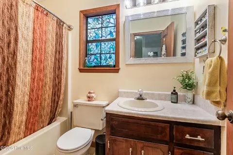 Bath - 317 W Hills Dr, Murphy, NC 28906 photo 2 of 3