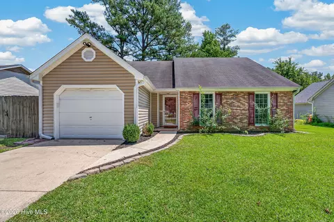 116 Hunting Green Dr, Jacksonville, NC 28546