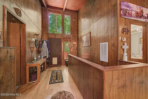 Entry Way - 1410 Village Rd, Murphy, NC 28906 photo 2 of 2