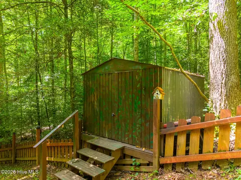 Exterior - 1410 Village Rd, Murphy, NC 28906 photo 19 of 22