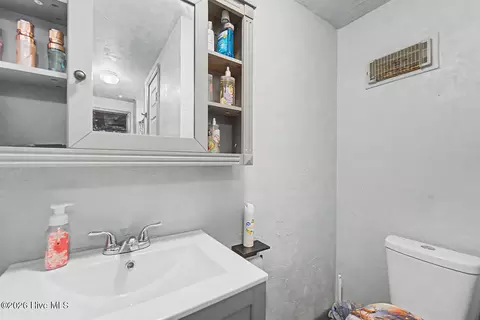 Bath - 1410 Village Rd, Murphy, NC 28906 photo 4 of 4