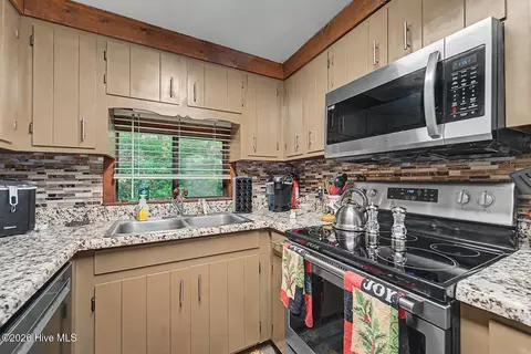 Kitchen - 1410 Village Rd, Murphy, NC 28906 photo 2 of 3