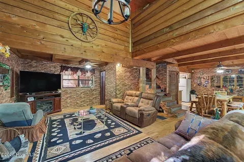 Living - 1410 Village Rd, Murphy, NC 28906 photo 2 of 3