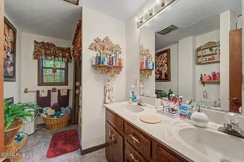 Bath - 1410 Village Rd, Murphy, NC 28906 photo 1 of 4