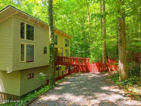 Exterior - 1410 Village Rd, Murphy, NC 28906 photo 4 of 22
