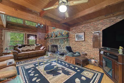 Living - 1410 Village Rd, Murphy, NC 28906 photo 3 of 3