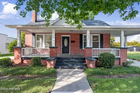 3902 W Wilson St, Farmville, NC 27828