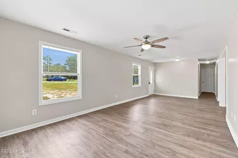 Living - 89 Crown Point Rd, Hubert, NC 28539 photo 4 of 5