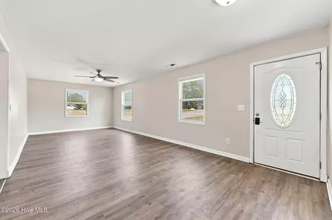 Living - 89 Crown Point Rd, Hubert, NC 28539 photo 2 of 5