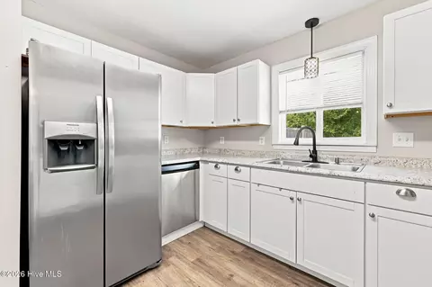 Kitchen - 89 Crown Point Rd, Hubert, NC 28539 photo 4 of 6
