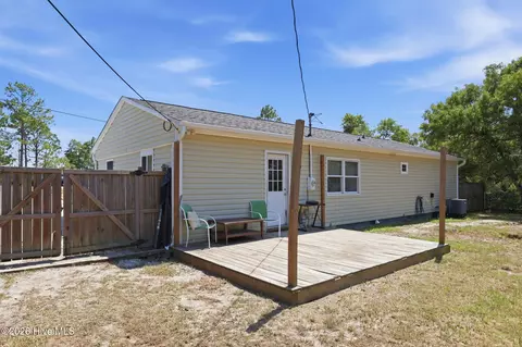 Exterior - 89 Crown Point Rd, Hubert, NC 28539 photo 4 of 5