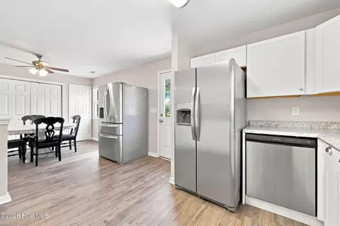 Kitchen - 89 Crown Point Rd, Hubert, NC 28539 photo 6 of 6