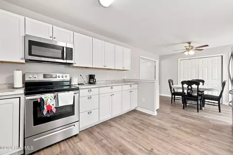Kitchen - 89 Crown Point Rd, Hubert, NC 28539 photo 3 of 6