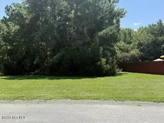 137 Lighthouse Dr, Carolina Beach, NC 28428