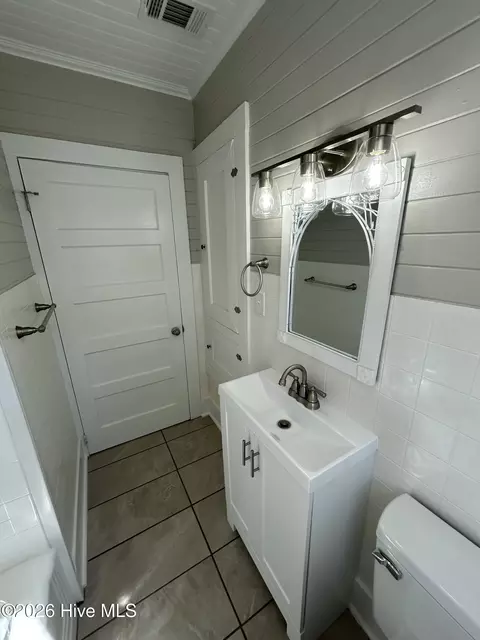 Bath - 135 E Trippe St, Harlem, GA 30814 photo 4 of 4