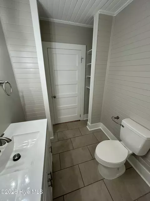 Bath - 135 E Trippe St, Harlem, GA 30814 photo 2 of 4