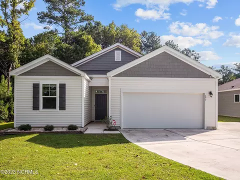 697 Morris Landing Rd, Holly Ridge, NC 28445