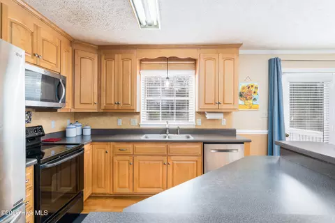 Kitchen - 121 E Pointe Rd, Rocky Point, NC 28457 photo 3 of 3