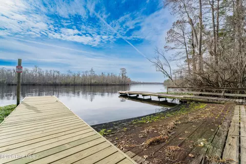 View/Area - 121 E Pointe Rd, Rocky Point, NC 28457 photo 2 of 3