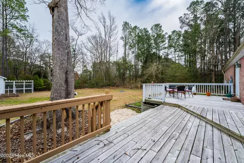 Exterior - 121 E Pointe Rd, Rocky Point, NC 28457 photo 7 of 7