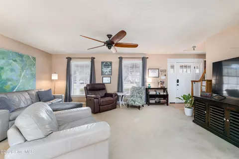 Living - 121 E Pointe Rd, Rocky Point, NC 28457 photo 1 of 2