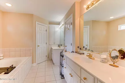 Bath - 335 Barnsley Dr, Evans, GA 30809 photo 4 of 6