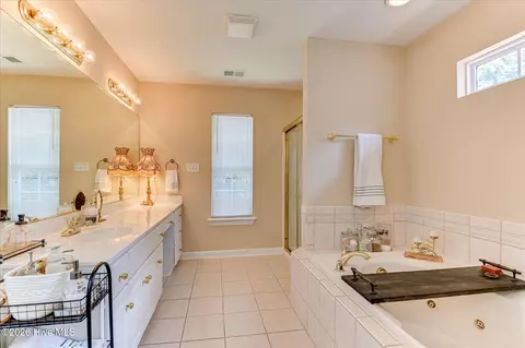 Bath - 335 Barnsley Dr, Evans, GA 30809 photo 2 of 6